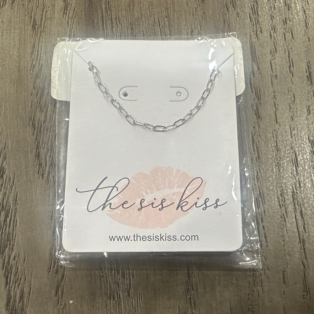 The Sis Kiss Silver Mini Paperclip Anklet